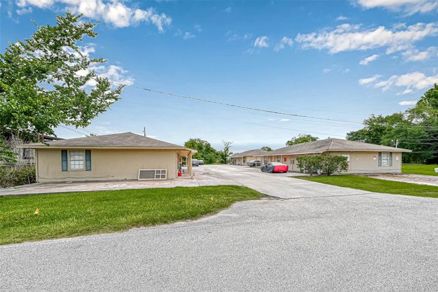 8430 Roundrock Drive 1, Houston, TX 77049