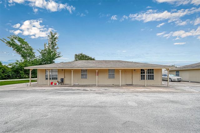 8430 Roundrock Drive 1, Houston, TX 77049
