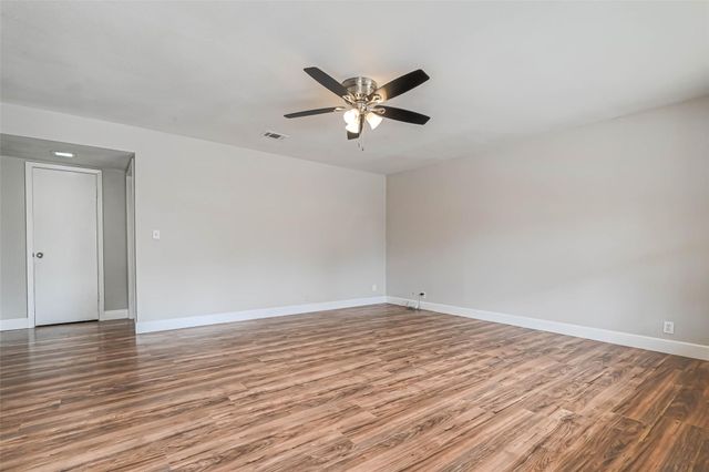 8430 Roundrock Drive 1, Houston, TX 77049