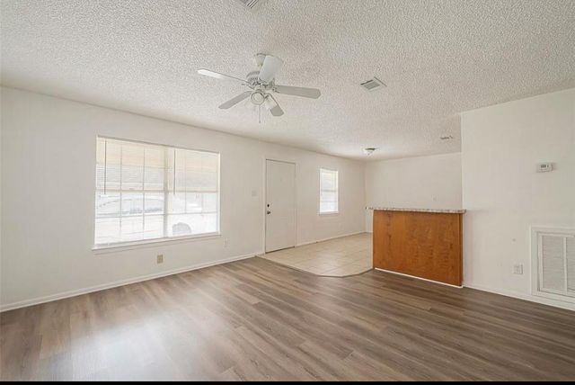 8430 Roundrock Drive 1, Houston, TX 77049