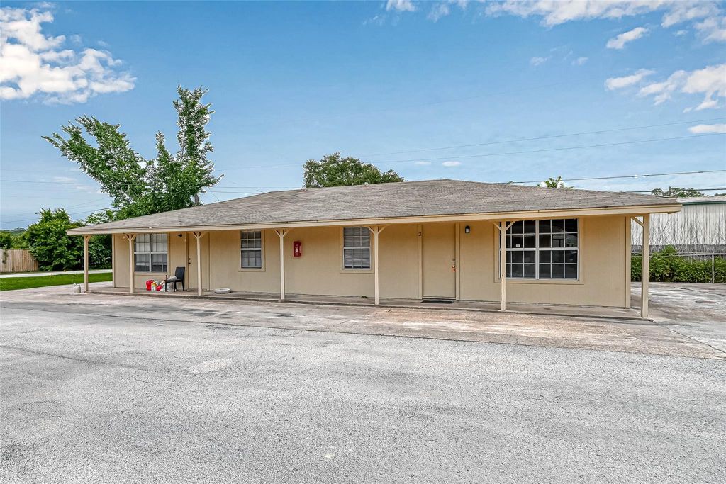8430 Roundrock Drive 1, Houston, TX 77049