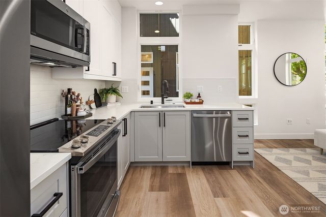 1733 17th Avenue, Seattle, WA 98122