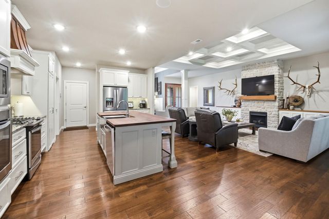 5313 HARBOR TOWN DR, Columbia, MO 65201