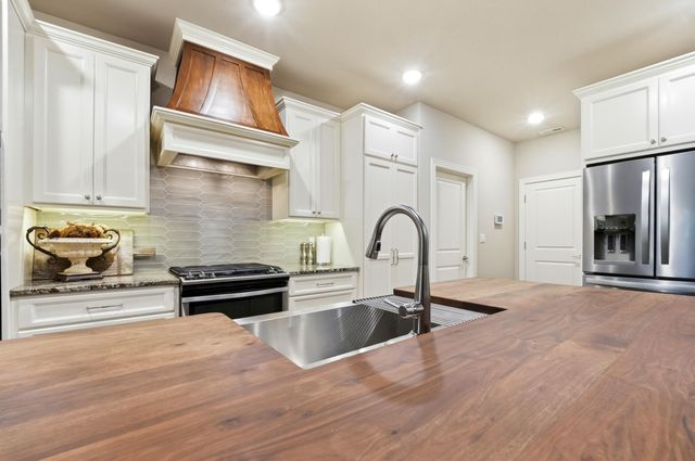 5313 HARBOR TOWN DR, Columbia, MO 65201