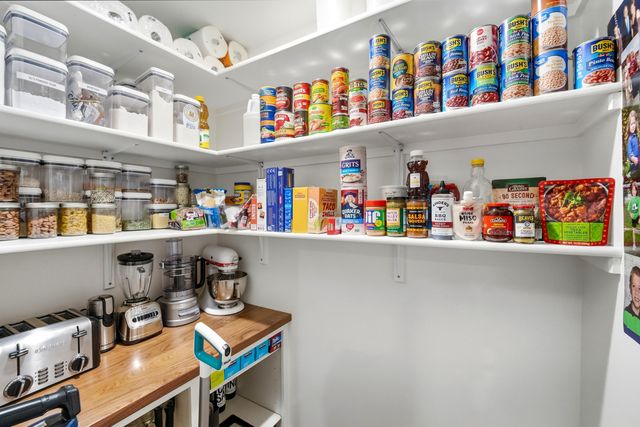 5313 HARBOR TOWN DR, Columbia, MO 65201