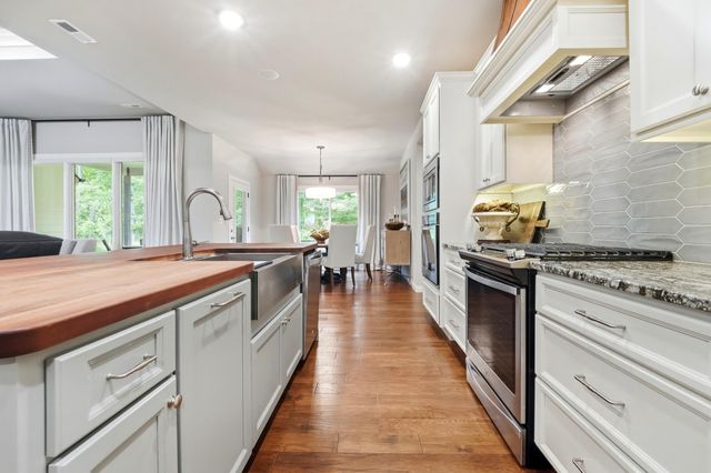 5313 HARBOR TOWN DR, Columbia, MO 65201