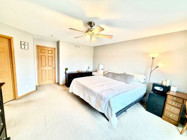 8300 Auburn Lane, Frankfort, IL 60423