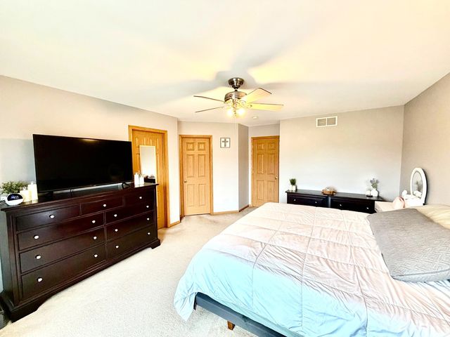 8300 Auburn Lane, Frankfort, IL 60423