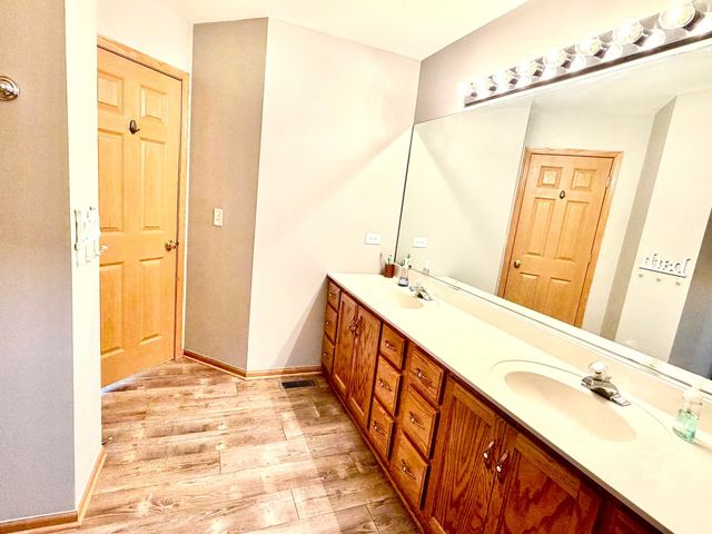 8300 Auburn Lane, Frankfort, IL 60423