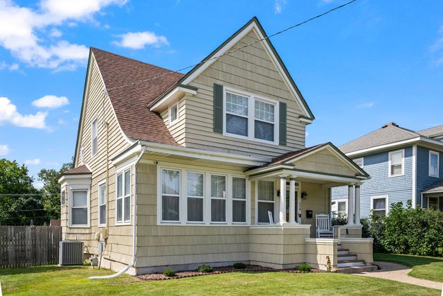 638 N Spring Street, Elgin, IL 60120