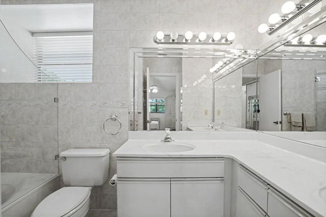 3404 Emerald Oaks Drive 803, Hollywood, FL 33021