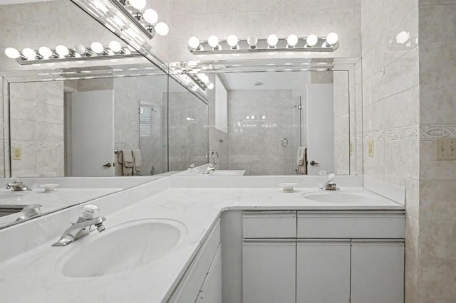 3404 Emerald Oaks Drive 803, Hollywood, FL 33021