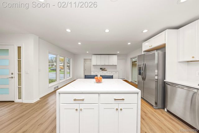 6850 WHITE PINE Drive, Bloomfield Charter Township, MI 48301