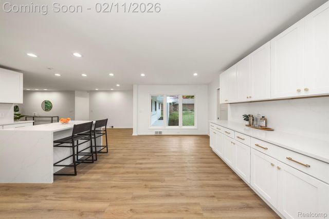 6850 WHITE PINE Drive, Bloomfield Charter Township, MI 48301