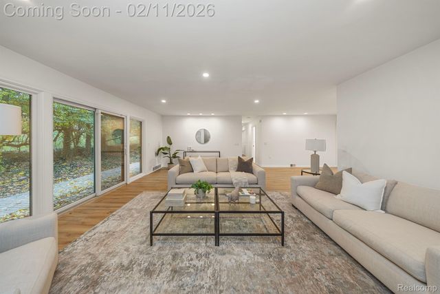 6850 WHITE PINE Drive, Bloomfield Charter Township, MI 48301