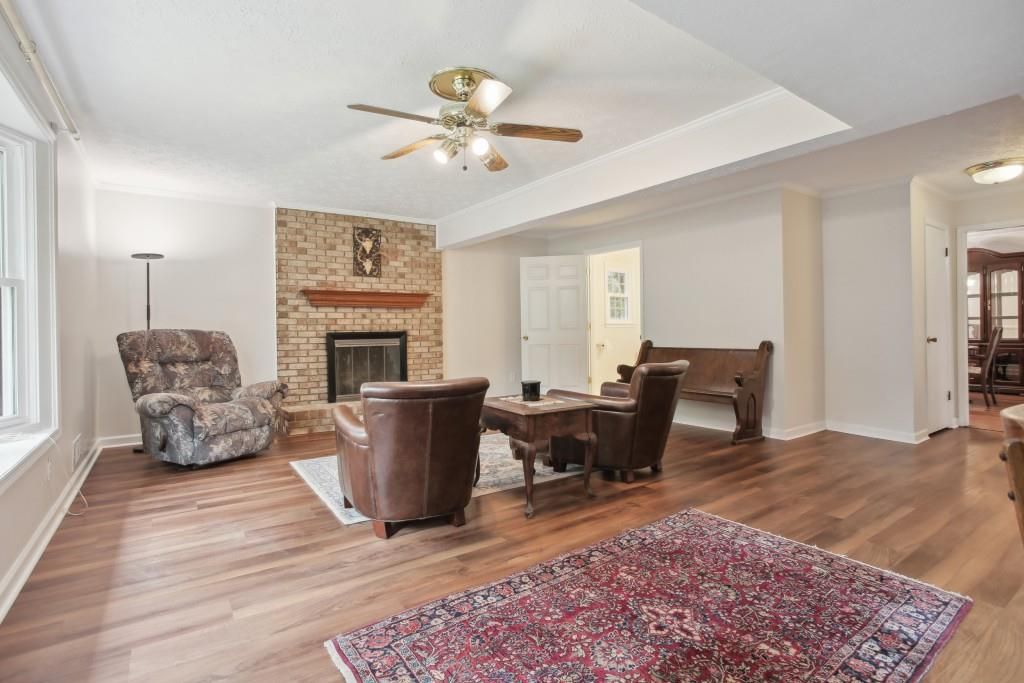 Image 20 of property listing at 240 Thistlewood Lane, Roswell, GA 30075