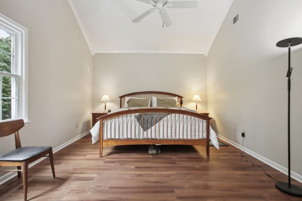 Image 25 of property listing at 240 Thistlewood Lane, Roswell, GA 30075
