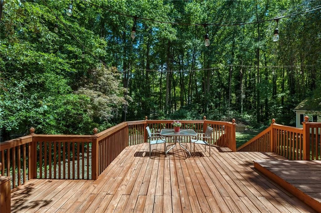 Image 37 of property listing at 240 Thistlewood Lane, Roswell, GA 30075