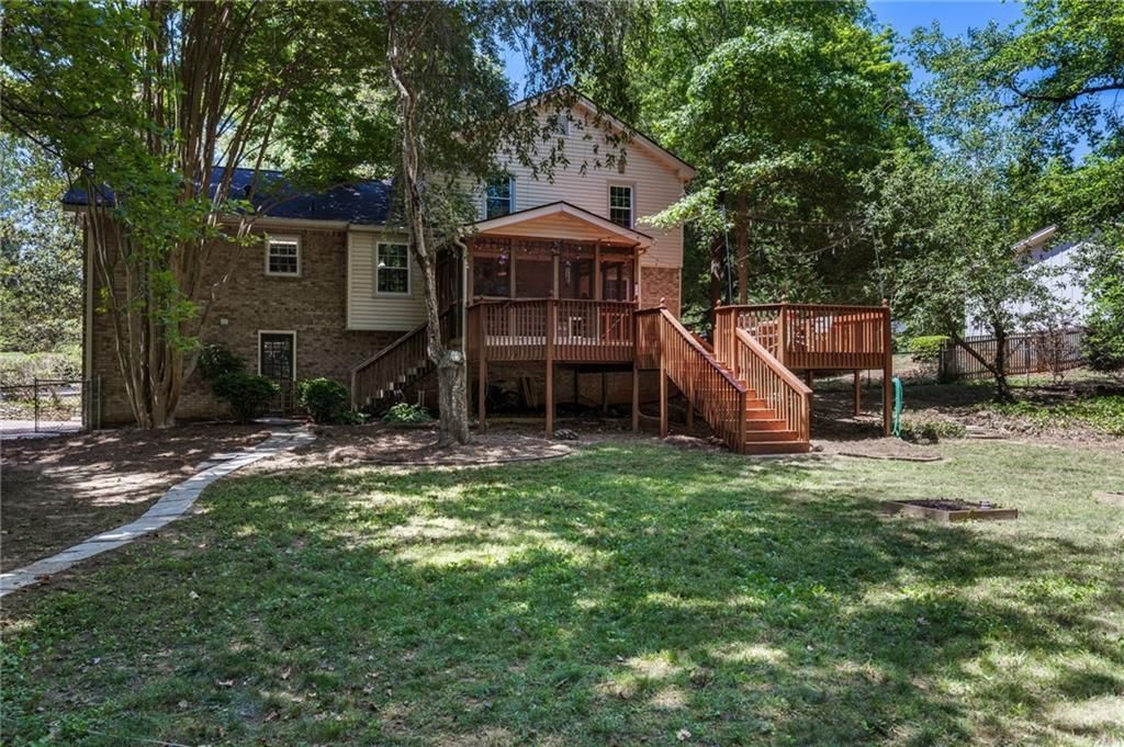 Image 38 of property listing at 240 Thistlewood Lane, Roswell, GA 30075