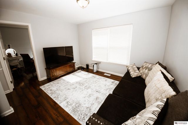 16305 Loop Street, Omaha, NE 68136