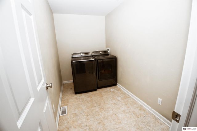 16305 Loop Street, Omaha, NE 68136