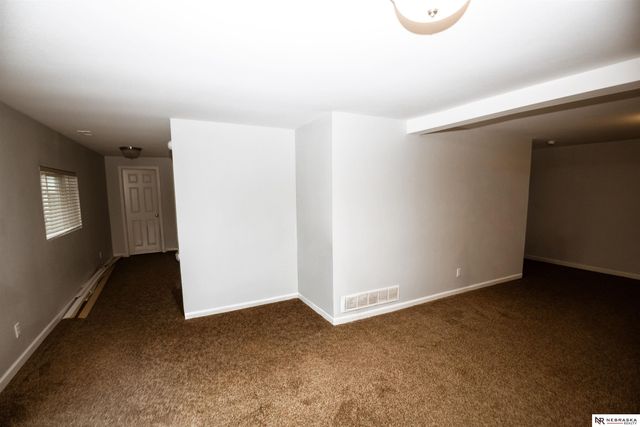 16305 Loop Street, Omaha, NE 68136