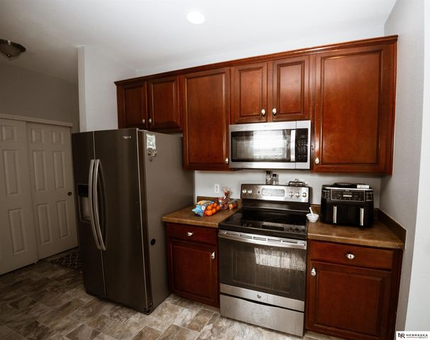 16305 Loop Street, Omaha, NE 68136