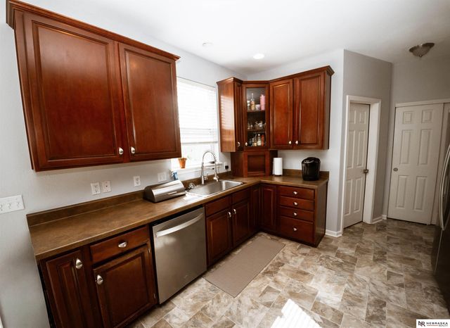 16305 Loop Street, Omaha, NE 68136