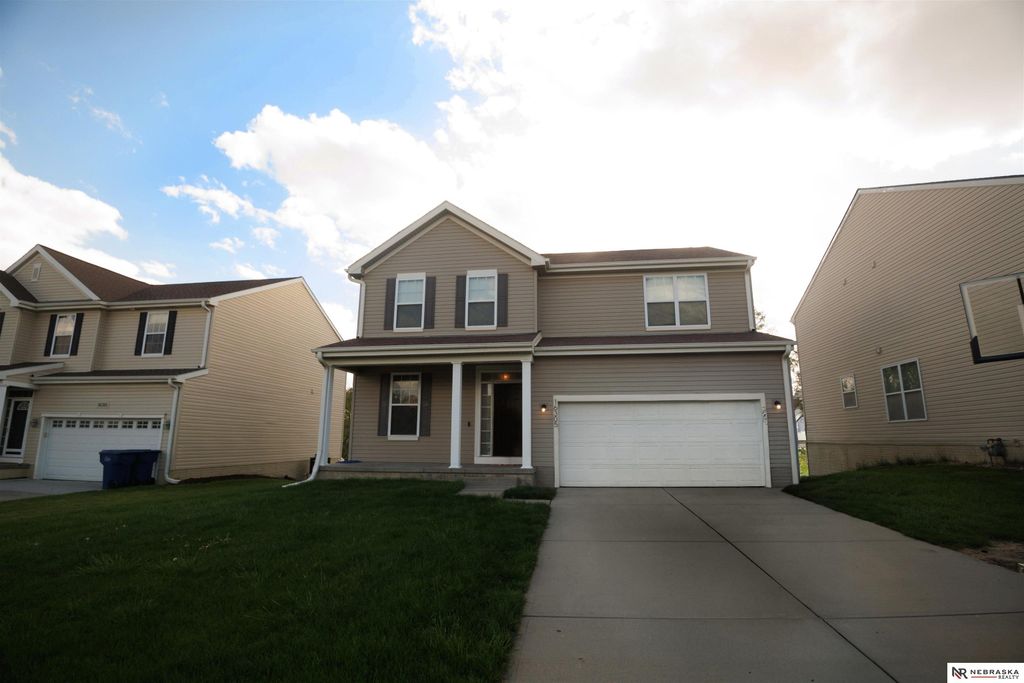 16305 Loop Street, Omaha, NE 68136