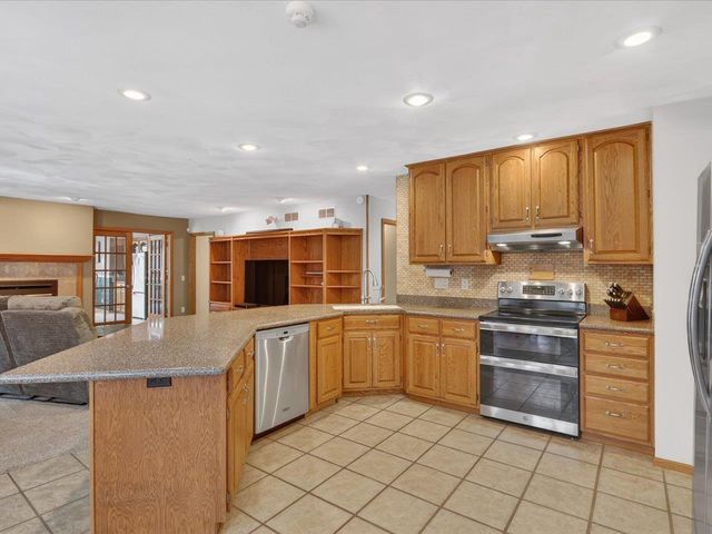 4230 N Juniper Drive, Janesville, WI 53545