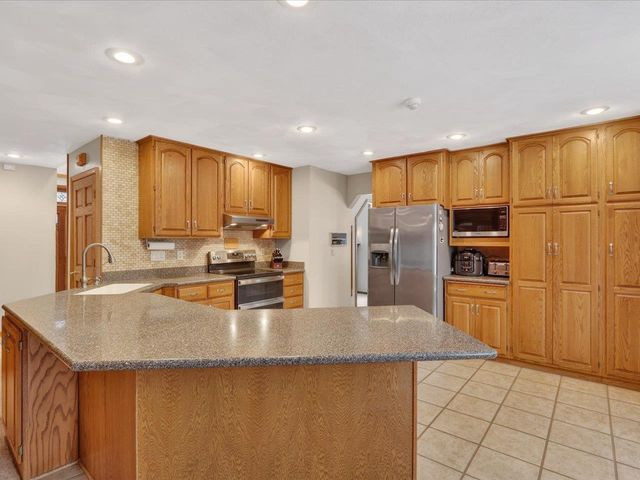 4230 N Juniper Drive, Janesville, WI 53545