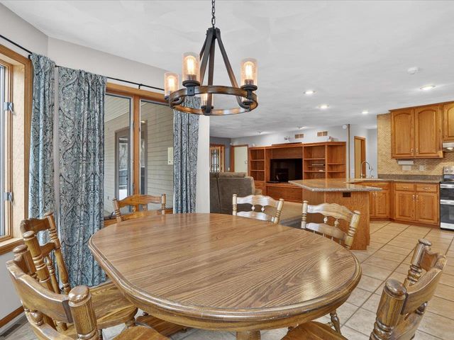4230 N Juniper Drive, Janesville, WI 53545