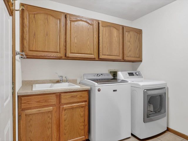 4230 N Juniper Drive, Janesville, WI 53545