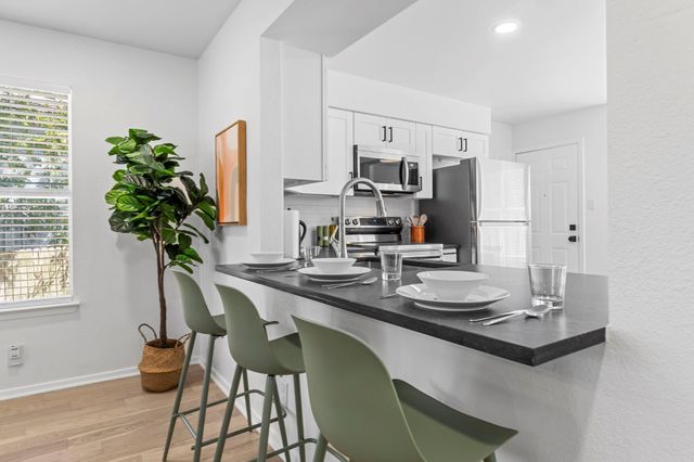 2101 Kirksey DR A, Austin, TX 78741