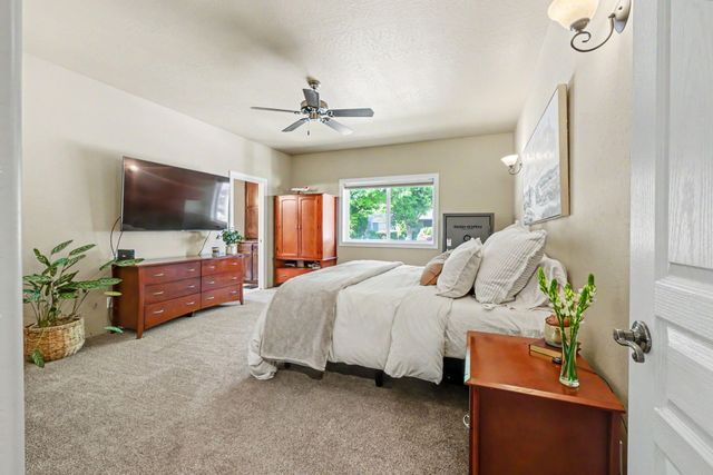 1043 Sandoz Street, Central Point, OR 97502