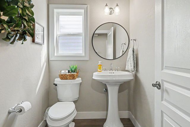 1043 Sandoz Street, Central Point, OR 97502