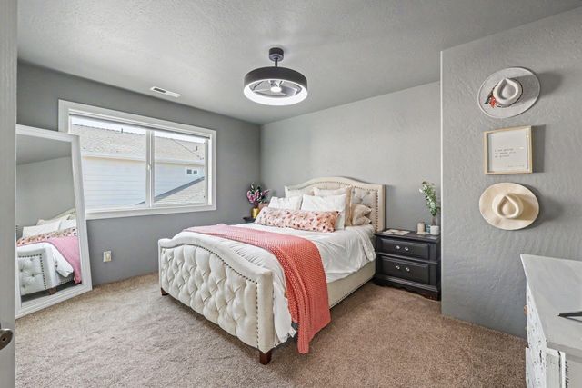 1043 Sandoz Street, Central Point, OR 97502