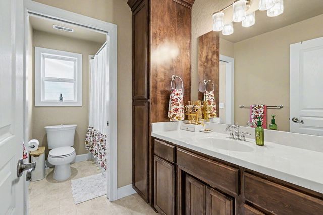 1043 Sandoz Street, Central Point, OR 97502