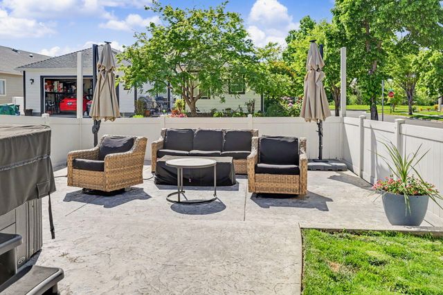 1043 Sandoz Street, Central Point, OR 97502
