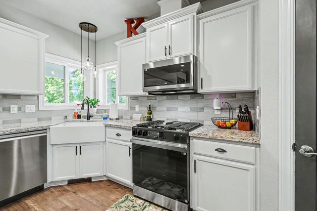 1043 Sandoz Street, Central Point, OR 97502