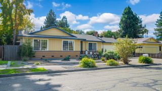 2332 Sundance St, Santa Rosa, CA 95403
