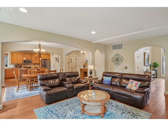 17141 Sw KING RICHARD Ct, Sherwood, OR 97140