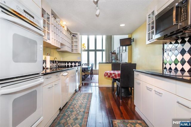 1360 Hamburg Turnpike 708, Wayne, NJ 07470