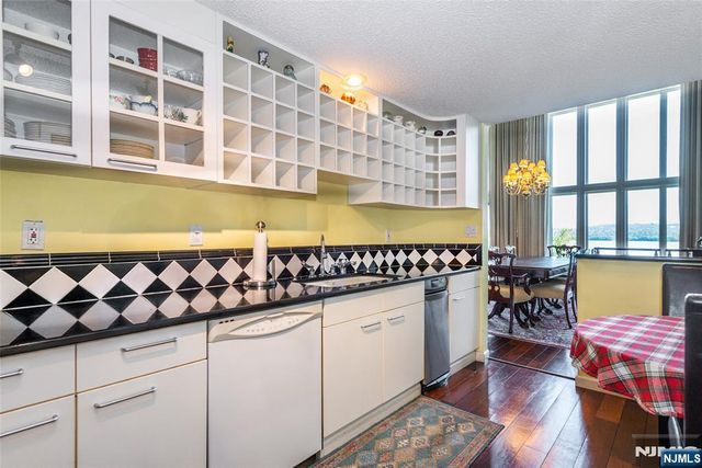 1360 Hamburg Turnpike 708, Wayne, NJ 07470