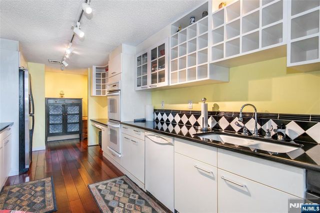 1360 Hamburg Turnpike 708, Wayne, NJ 07470