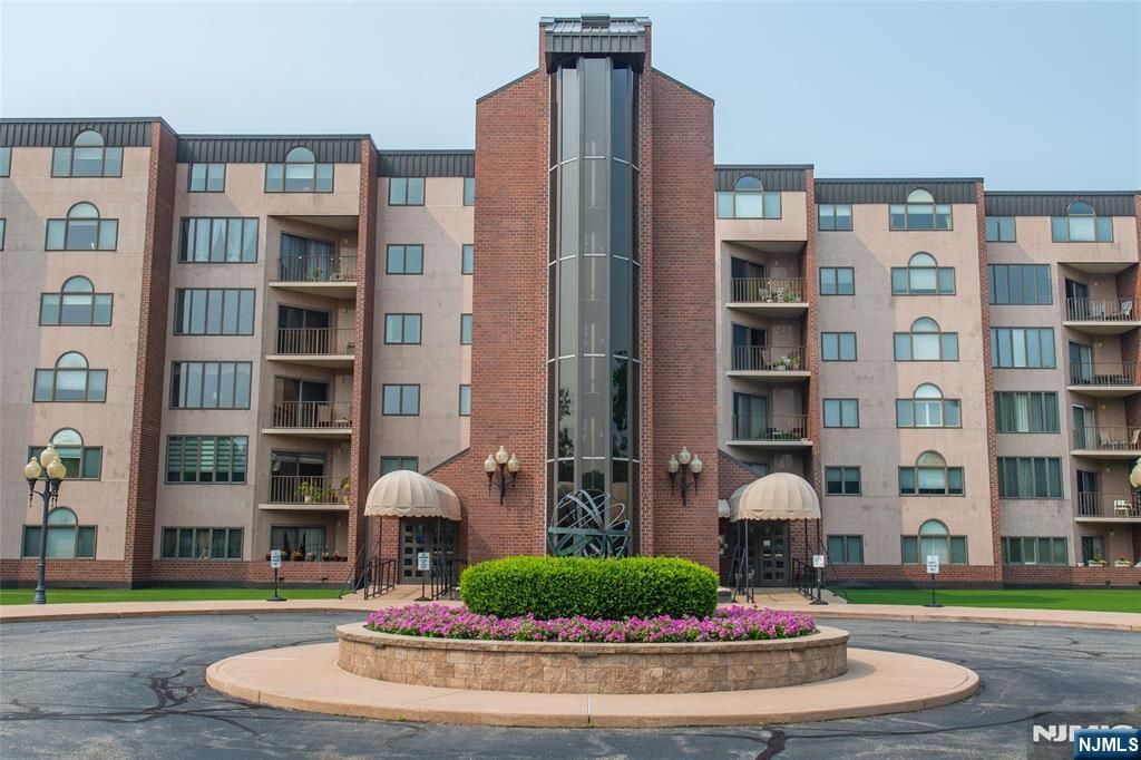 1360 Hamburg Turnpike 708, Wayne, NJ 07470