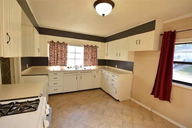 1131 N Highland Street, Seminole, OK 74868