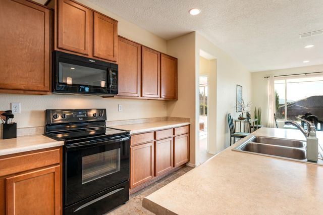 2320 Komatke Trail NW, Albuquerque, NM 87120