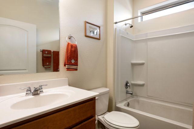 2320 Komatke Trail NW, Albuquerque, NM 87120