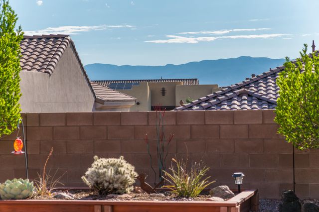 2320 Komatke Trail NW, Albuquerque, NM 87120